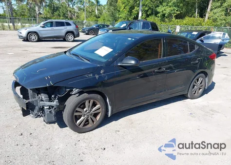 2018 Hyundai Elantra Value Edition z USA, uszkodzony, nr VIN 5NPD84LF6JH377535